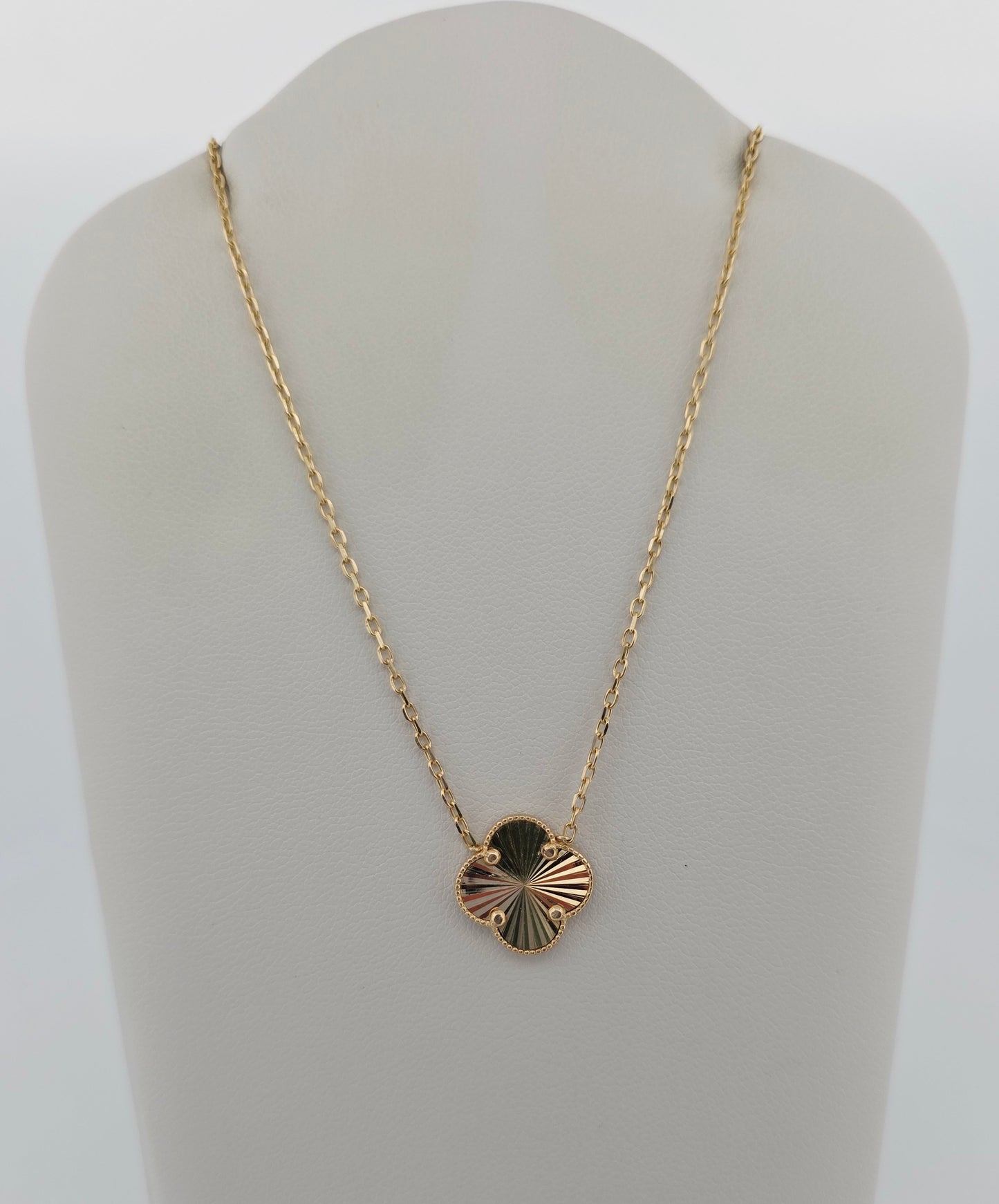 Cadenas con Diseño 14K CLOVER 1 FLOR DORADA